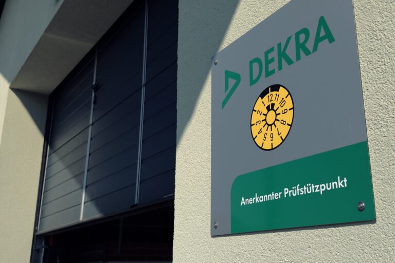 Dekra Logo